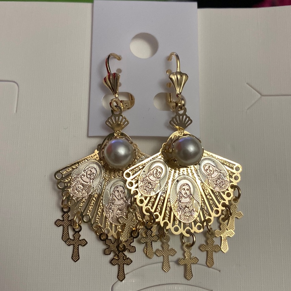 Earrings ✝️✝️Jesus, with gold bath 14 k and pearls fashion